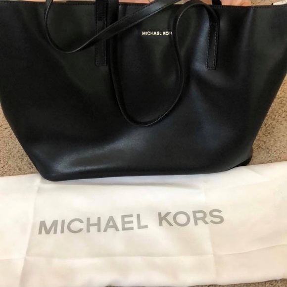 Michael Kors Handbags - MK large tote